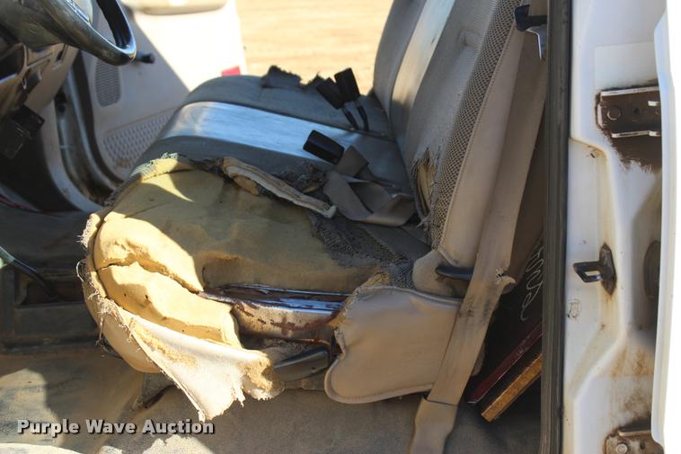 image for item L4922 2004 Ford F250 Super Duty Crew Cab pickup truck