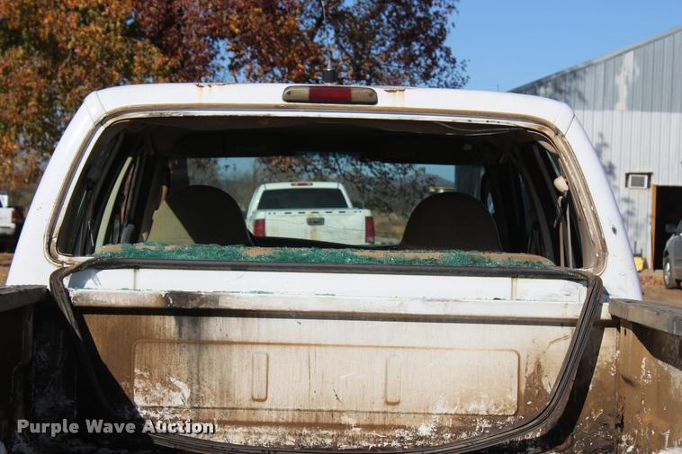 image for item L4922 2004 Ford F250 Super Duty Crew Cab pickup truck