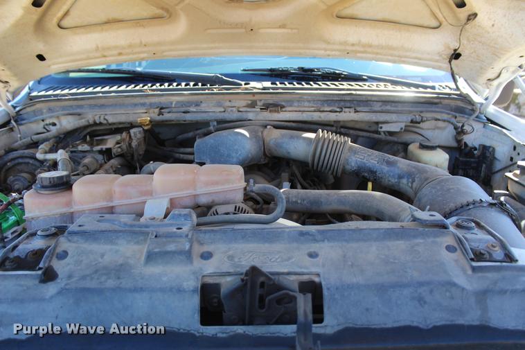 image for item L4922 2004 Ford F250 Super Duty Crew Cab pickup truck