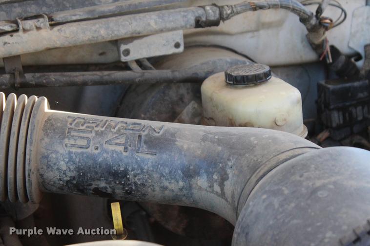 image for item L4922 2004 Ford F250 Super Duty Crew Cab pickup truck