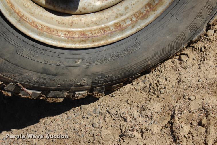 image for item L4922 2004 Ford F250 Super Duty Crew Cab pickup truck