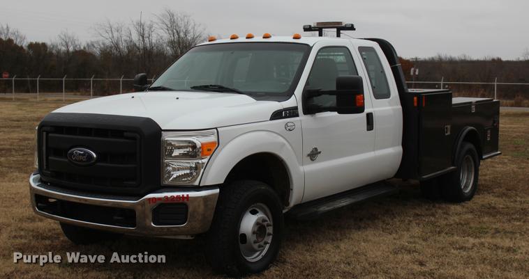 image for item L4935 2012 Ford F350 Super Duty XL SuperCab flatbed pickup truck