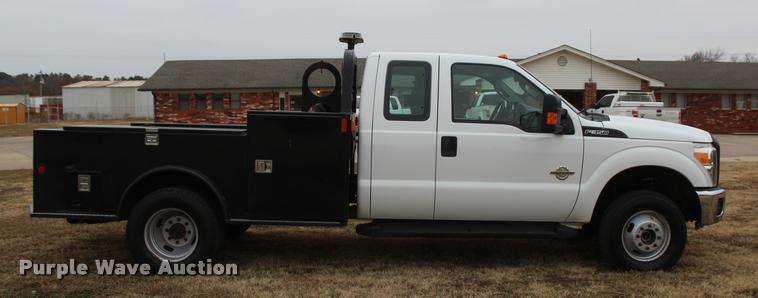 image for item L4935 2012 Ford F350 Super Duty XL SuperCab flatbed pickup truck