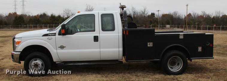 image for item L4935 2012 Ford F350 Super Duty XL SuperCab flatbed pickup truck