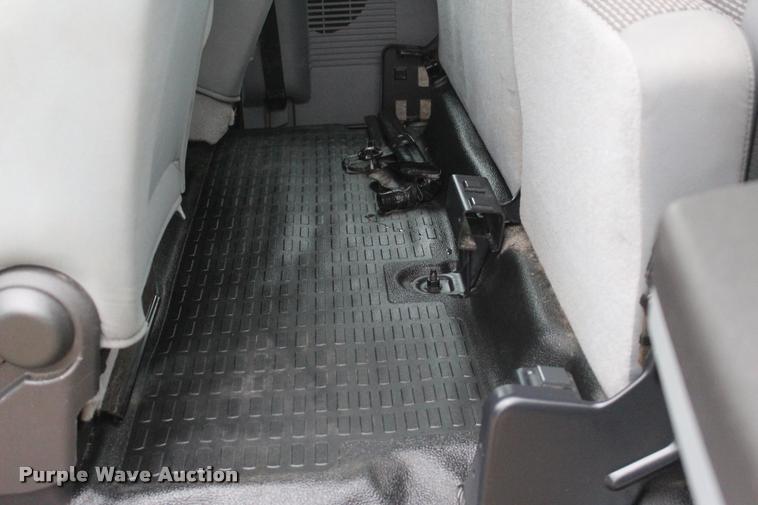 image for item L4935 2012 Ford F350 Super Duty XL SuperCab flatbed pickup truck