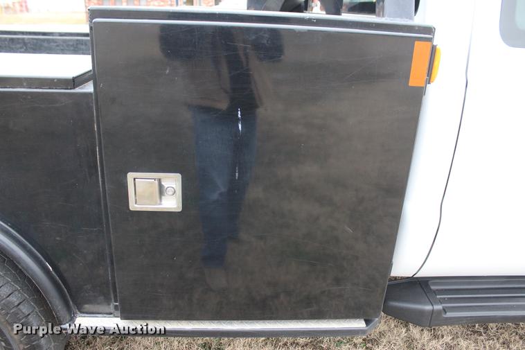 image for item L4935 2012 Ford F350 Super Duty XL SuperCab flatbed pickup truck