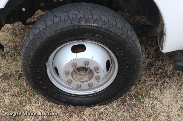 image for item L4935 2012 Ford F350 Super Duty XL SuperCab flatbed pickup truck