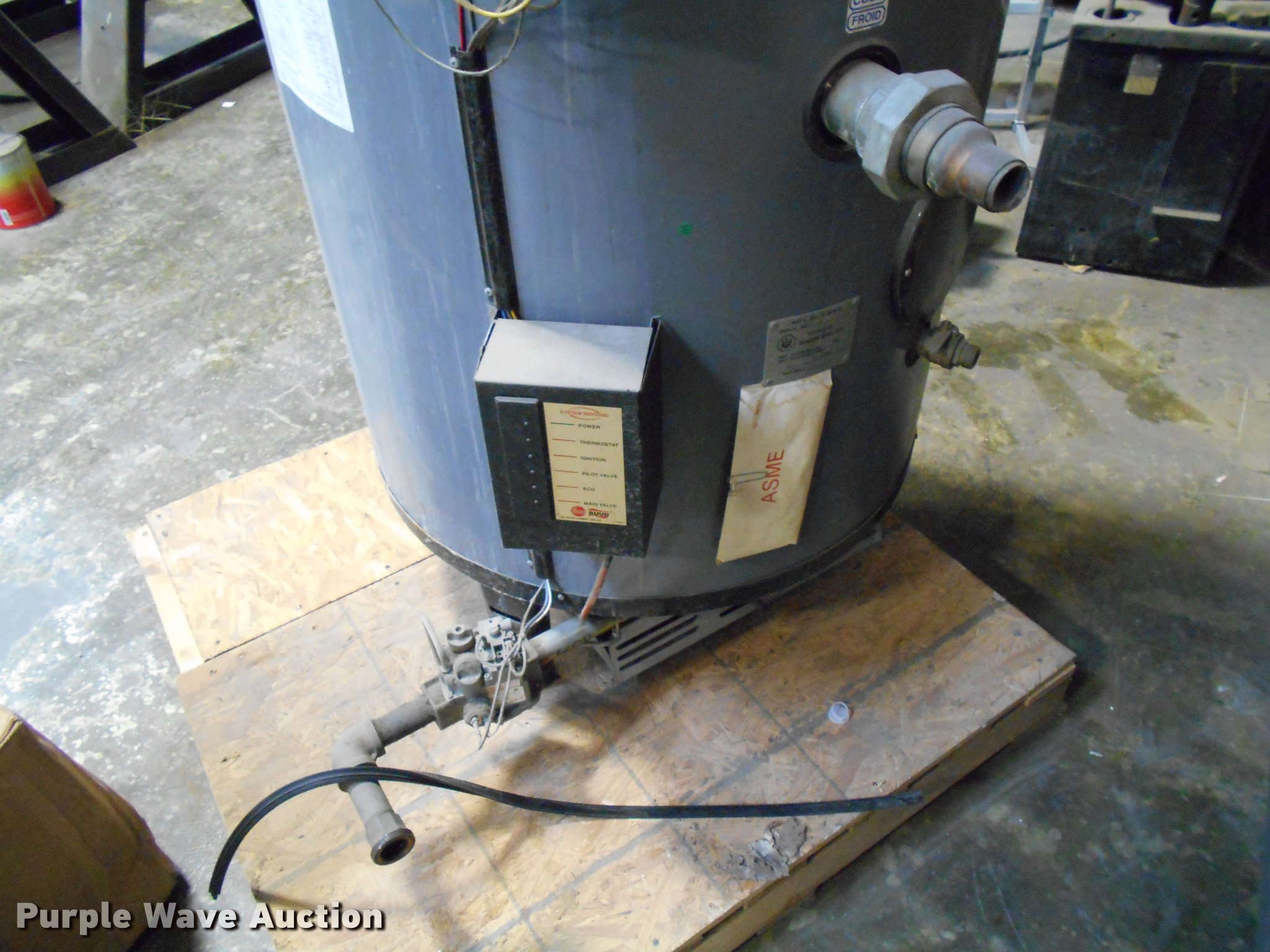 RheamRudd gas water heater in Wichita, KS Item DF9152 sold Purple Wave