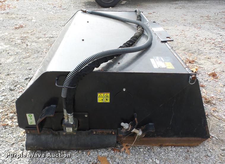 image for item AG9100 2007 Caterpillar BU118 skid steer broom