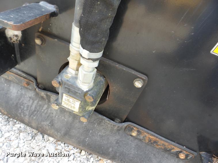 image for item AG9100 2007 Caterpillar BU118 skid steer broom