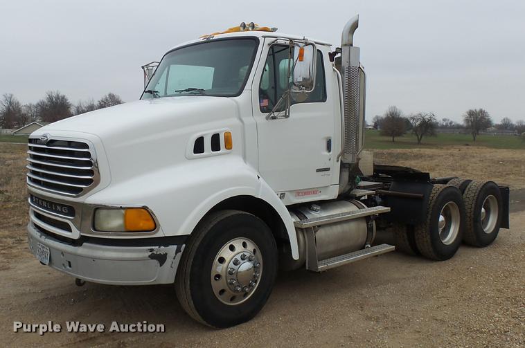 image for item AV9759 2005 Sterling A9500 semi truck