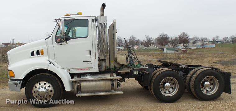 image for item AV9759 2005 Sterling A9500 semi truck