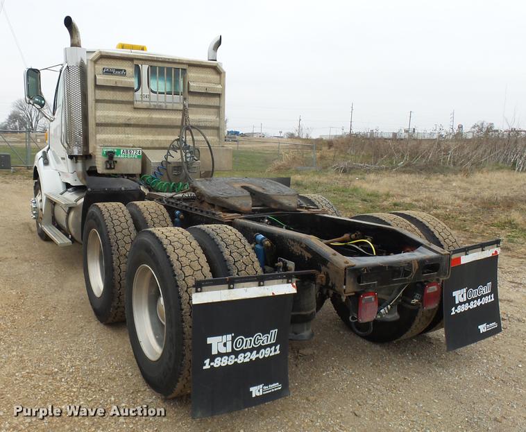 image for item AV9759 2005 Sterling A9500 semi truck