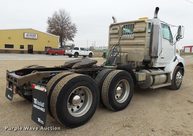 image for item AV9759 2005 Sterling A9500 semi truck