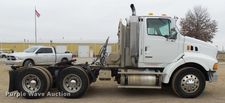 image for item AV9759 2005 Sterling A9500 semi truck