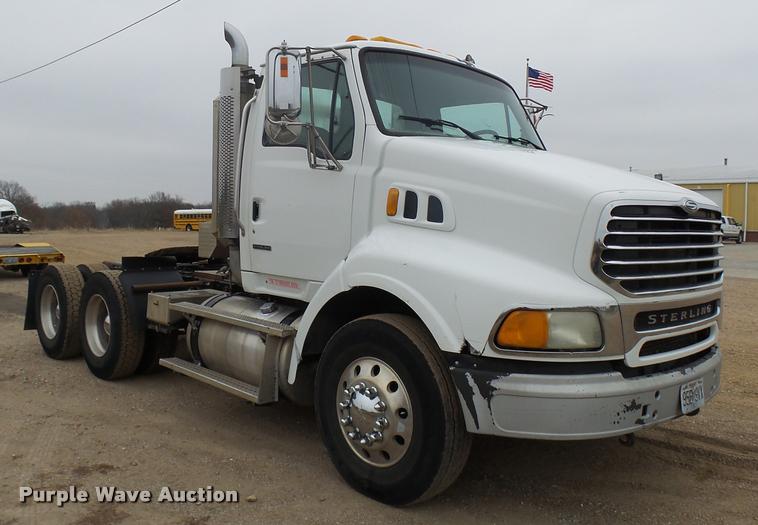 image for item AV9759 2005 Sterling A9500 semi truck