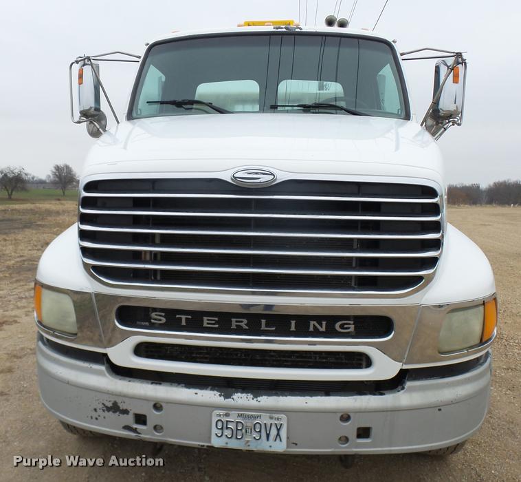 image for item AV9759 2005 Sterling A9500 semi truck