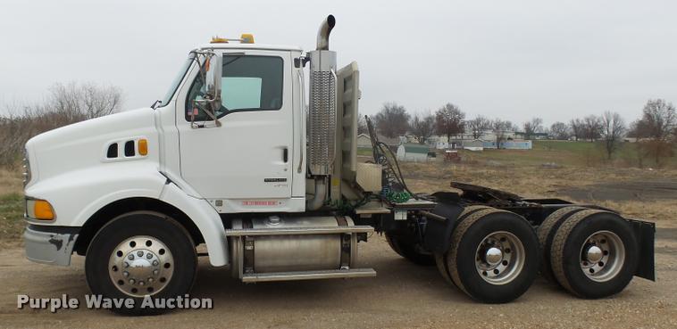 image for item AV9759 2005 Sterling A9500 semi truck