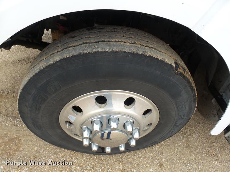 image for item AV9759 2005 Sterling A9500 semi truck