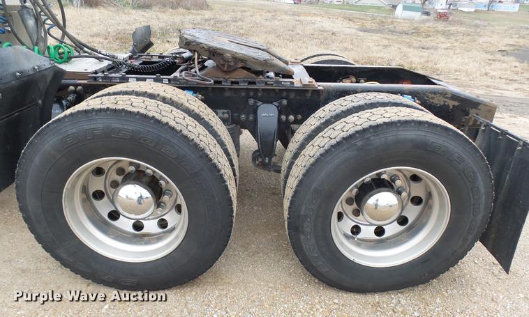 image for item AV9759 2005 Sterling A9500 semi truck