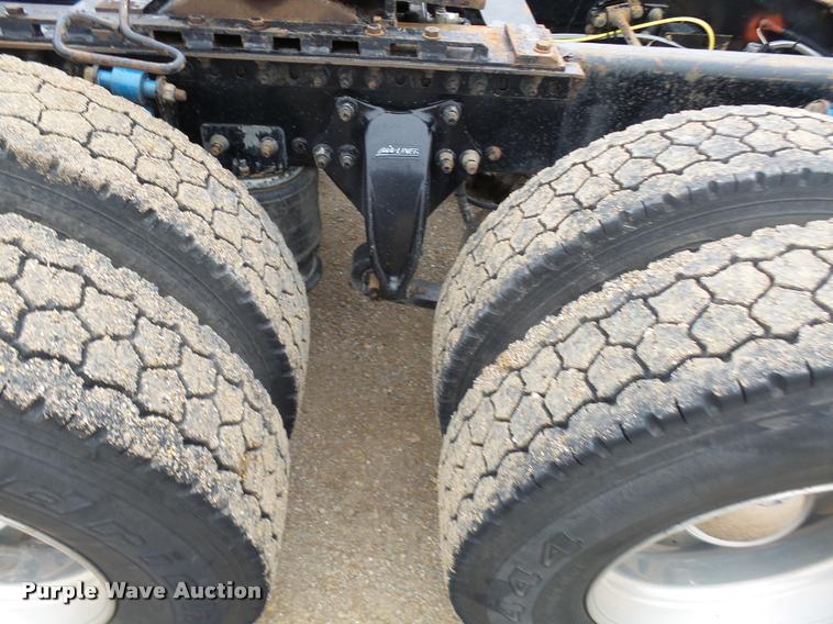 image for item AV9759 2005 Sterling A9500 semi truck