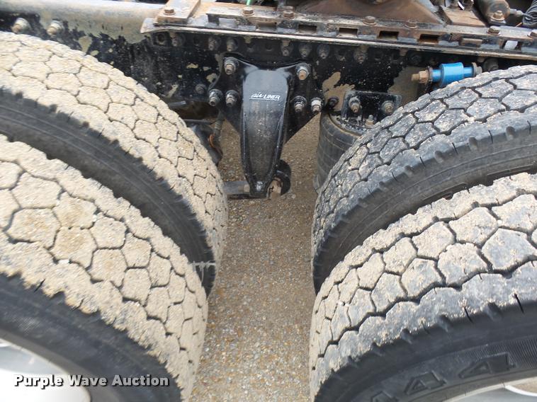 image for item AV9759 2005 Sterling A9500 semi truck