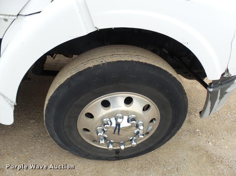 image for item AV9759 2005 Sterling A9500 semi truck