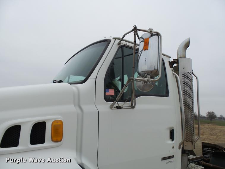 image for item AV9759 2005 Sterling A9500 semi truck