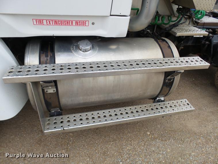 image for item AV9759 2005 Sterling A9500 semi truck