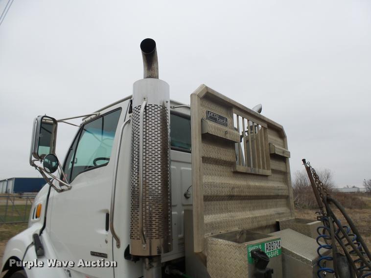 image for item AV9759 2005 Sterling A9500 semi truck
