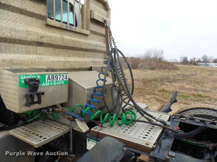 image for item AV9759 2005 Sterling A9500 semi truck