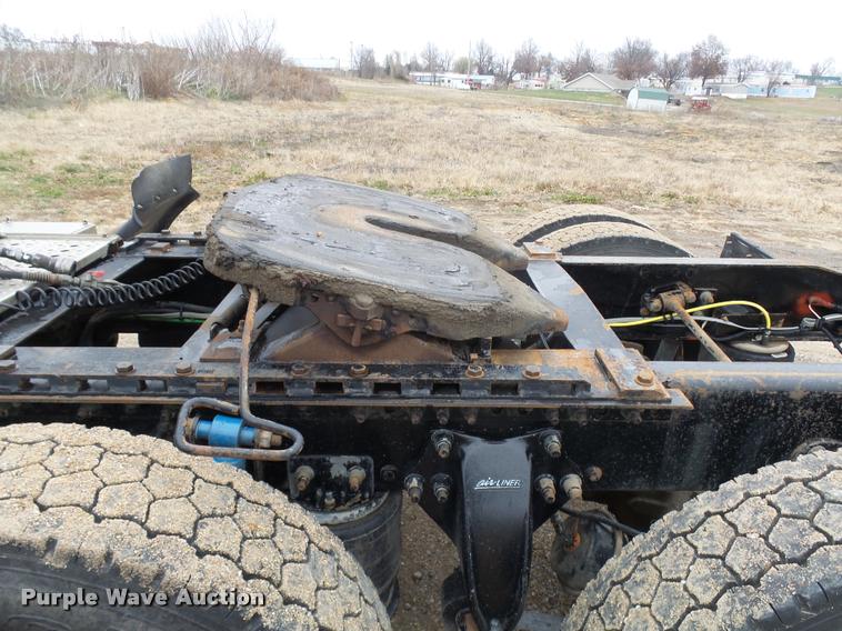 image for item AV9759 2005 Sterling A9500 semi truck