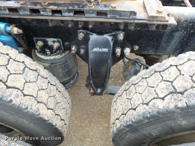 image for item AV9759 2005 Sterling A9500 semi truck