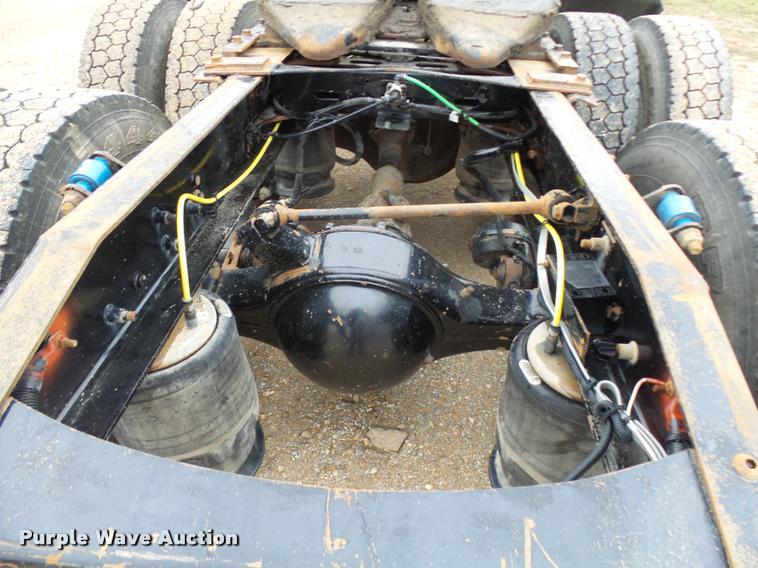 image for item AV9759 2005 Sterling A9500 semi truck