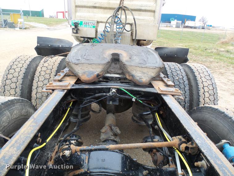 image for item AV9759 2005 Sterling A9500 semi truck