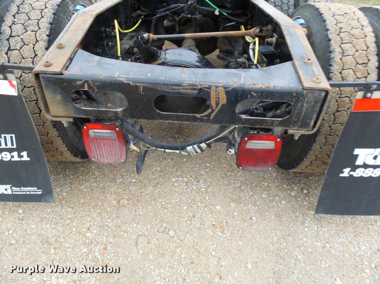 image for item AV9759 2005 Sterling A9500 semi truck