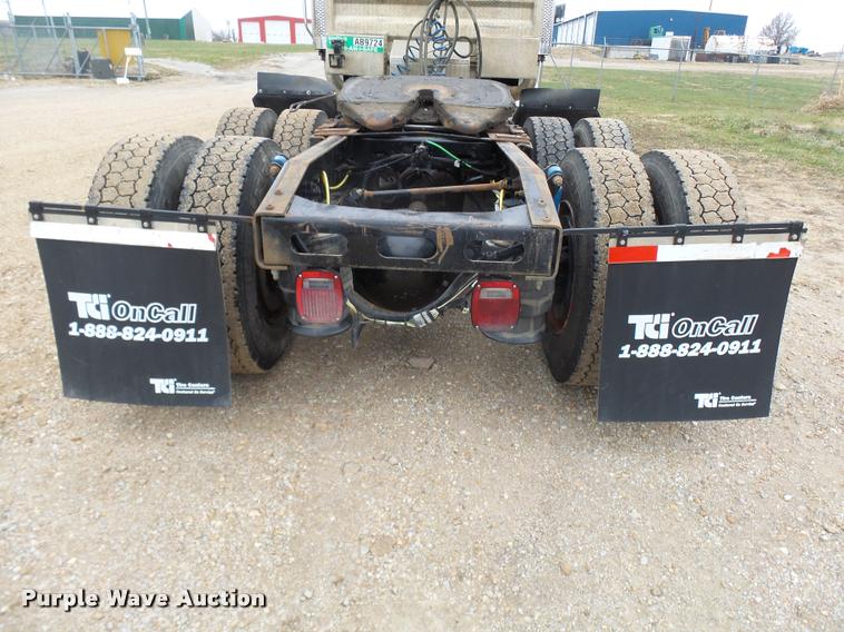 image for item AV9759 2005 Sterling A9500 semi truck