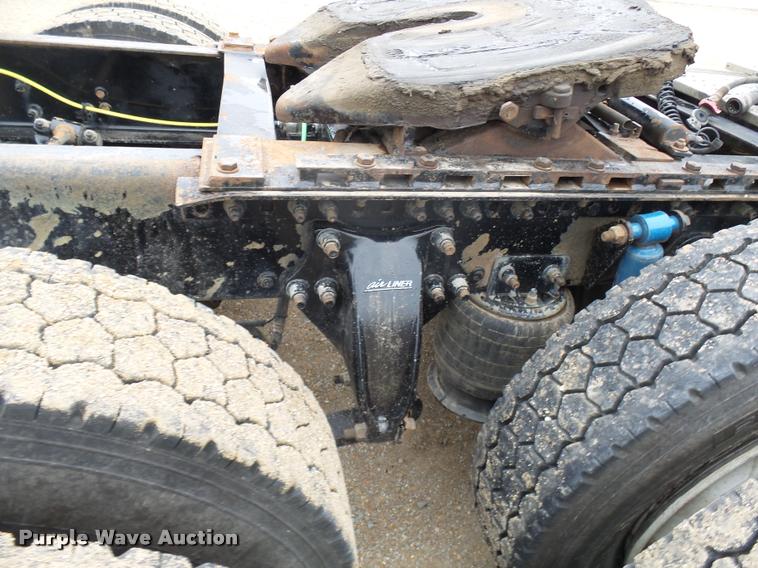 image for item AV9759 2005 Sterling A9500 semi truck