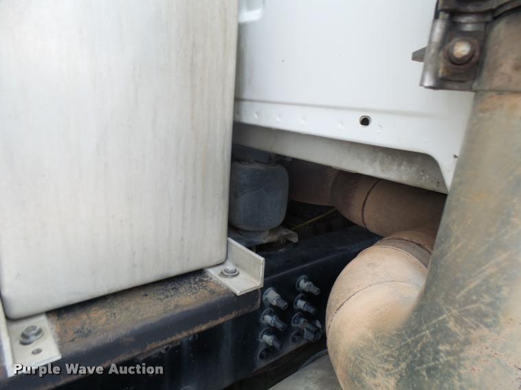 image for item AV9759 2005 Sterling A9500 semi truck