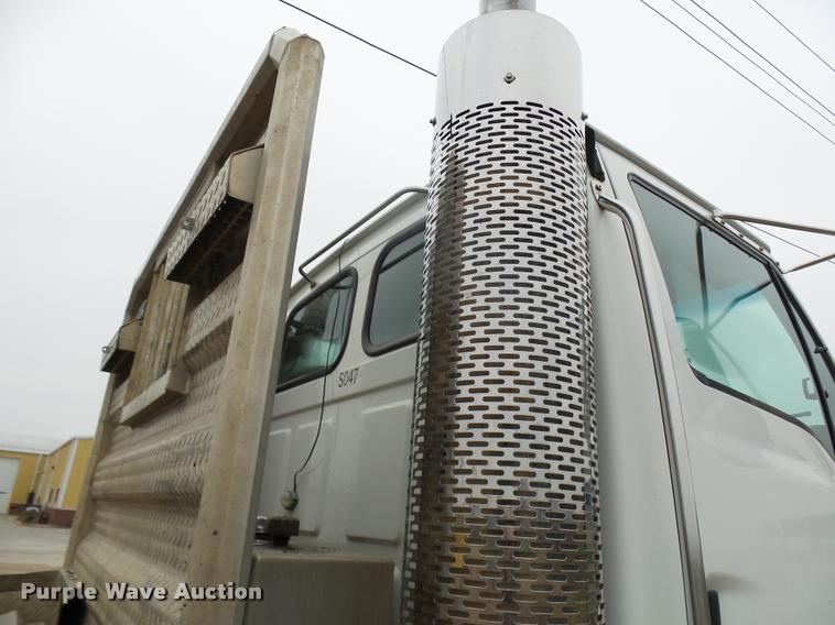 image for item AV9759 2005 Sterling A9500 semi truck