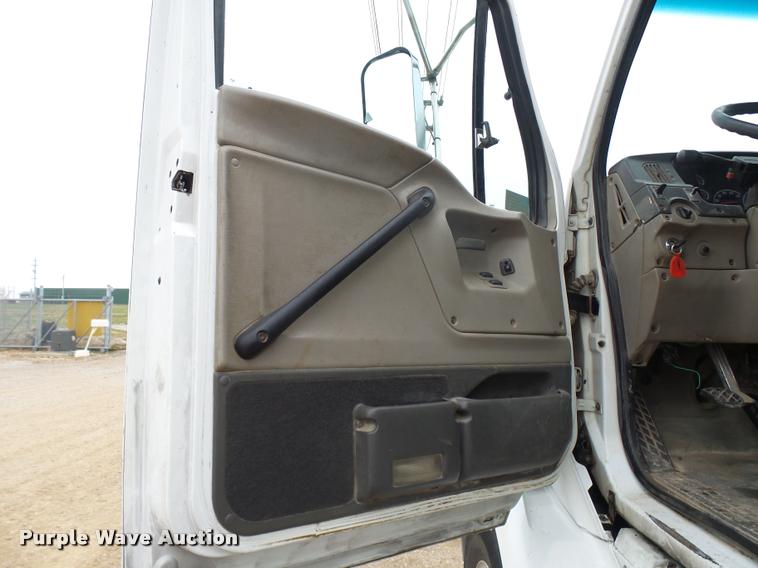 image for item AV9759 2005 Sterling A9500 semi truck