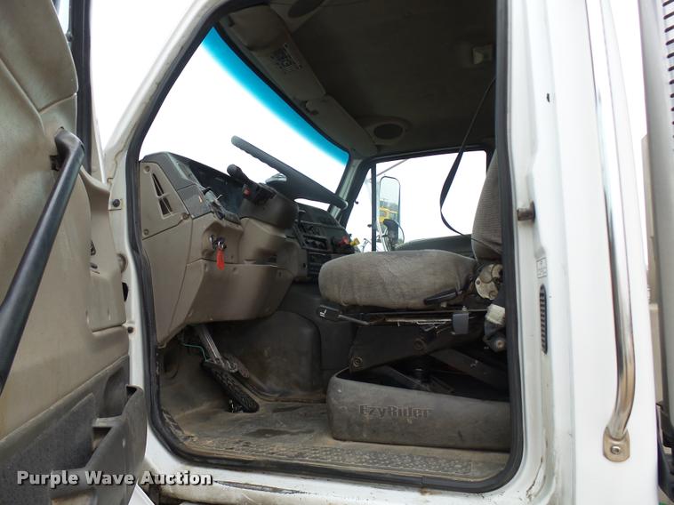 image for item AV9759 2005 Sterling A9500 semi truck