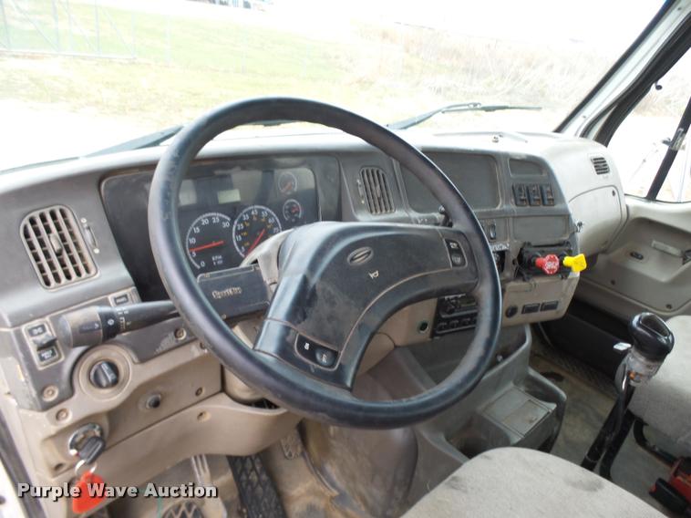 image for item AV9759 2005 Sterling A9500 semi truck