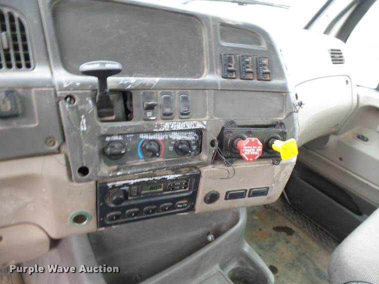 image for item AV9759 2005 Sterling A9500 semi truck