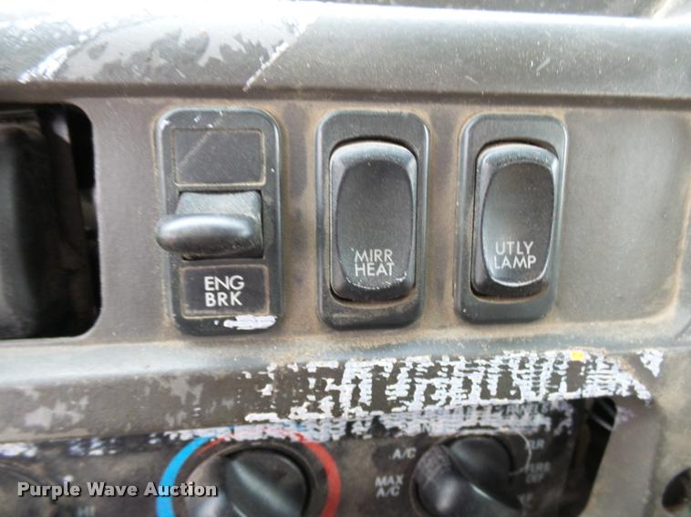 image for item AV9759 2005 Sterling A9500 semi truck