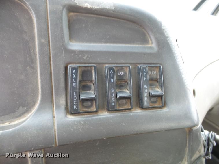 image for item AV9759 2005 Sterling A9500 semi truck