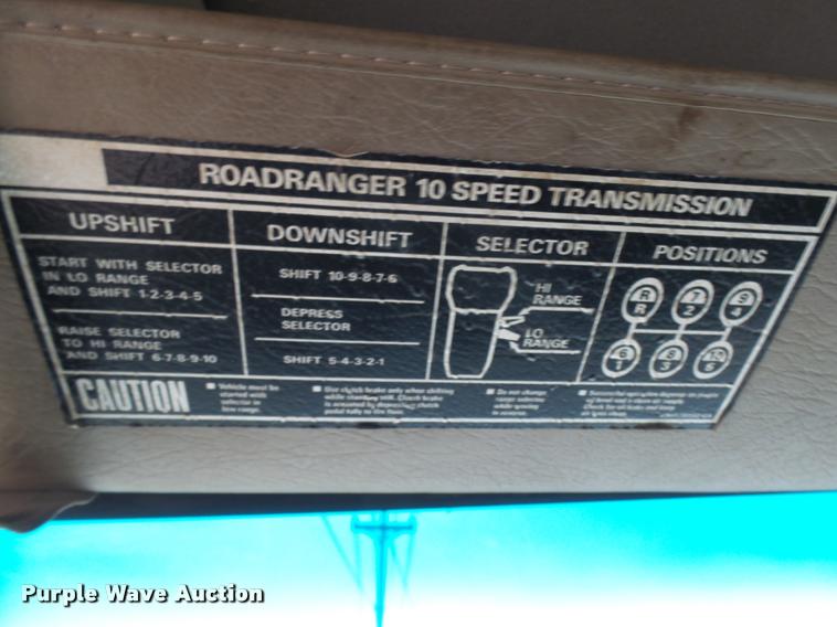 image for item AV9759 2005 Sterling A9500 semi truck