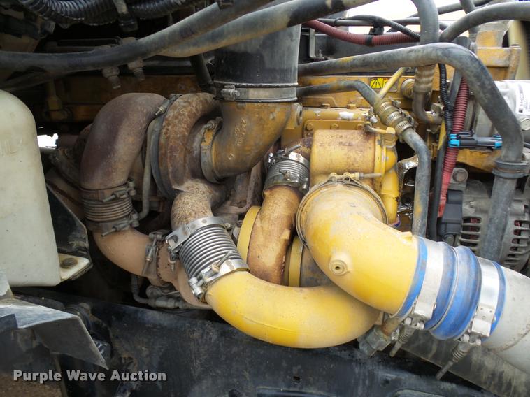 image for item AV9759 2005 Sterling A9500 semi truck