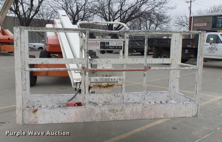 image for item AV9761 2006 Snorkel TB60 boom lift