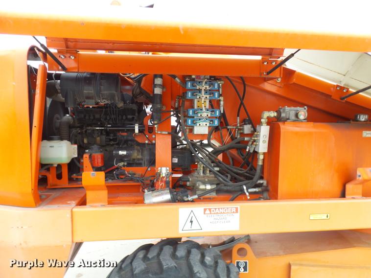 image for item AV9761 2006 Snorkel TB60 boom lift